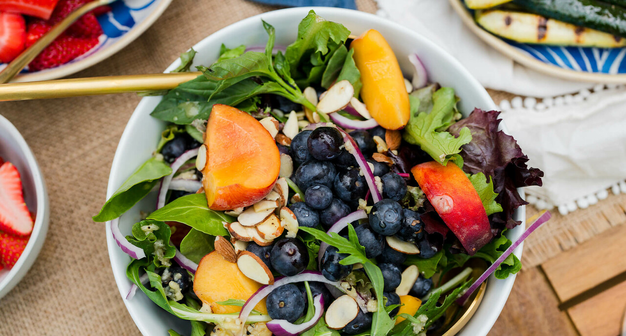 peach & blueberry salad with balsamic vinaigrette