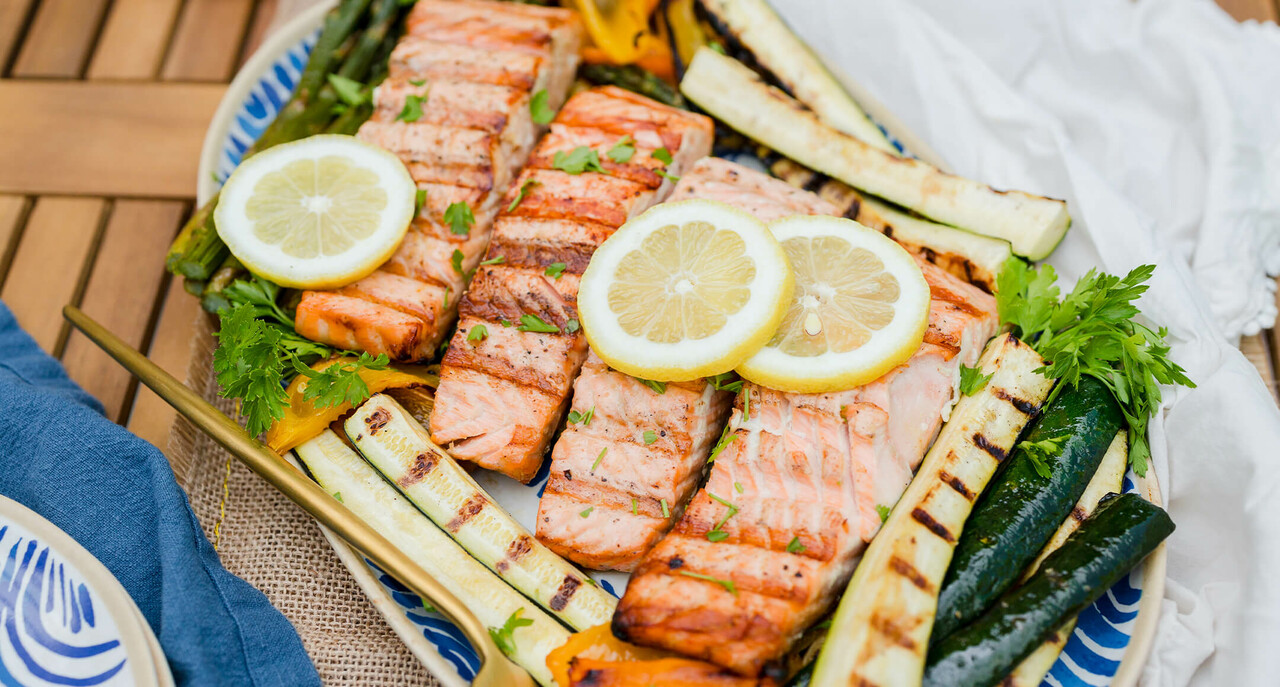 grilled salmon & vegetables with vinaigrette