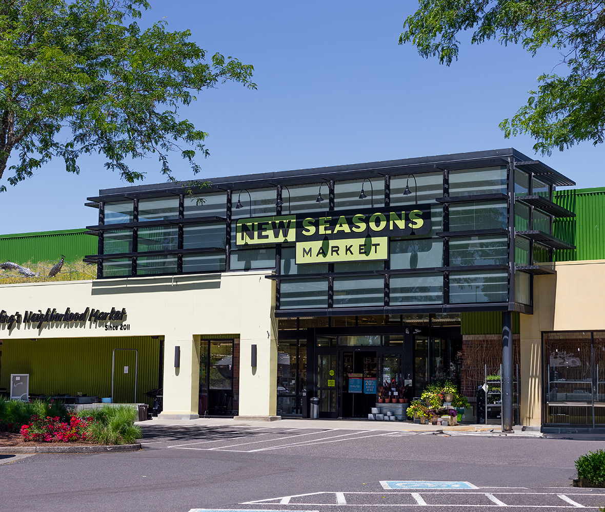 photo of Fisher's Landing New Seasons grocery store exterior